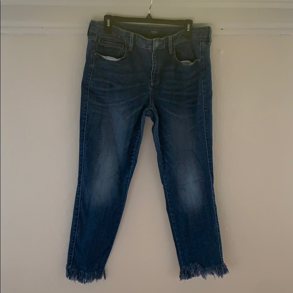 Shredded bottom jeans